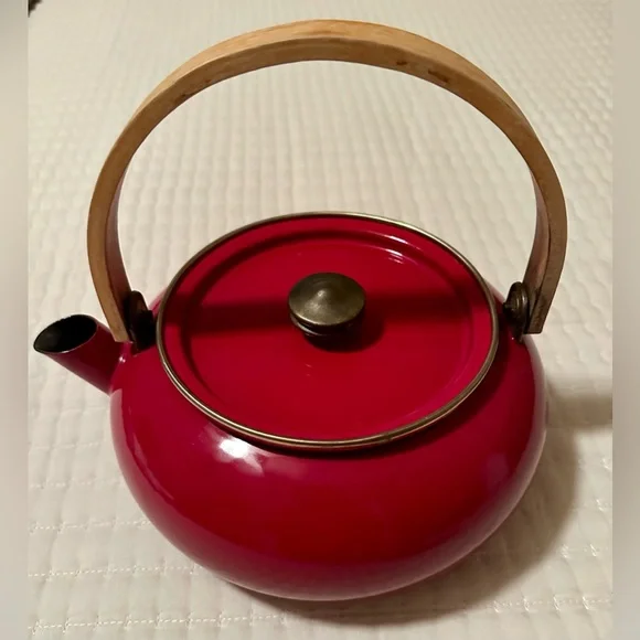 ?? Possibly Vintage Deep Red Teapot with Wooden Handle-share what you know :) - Picture 1 of 8
